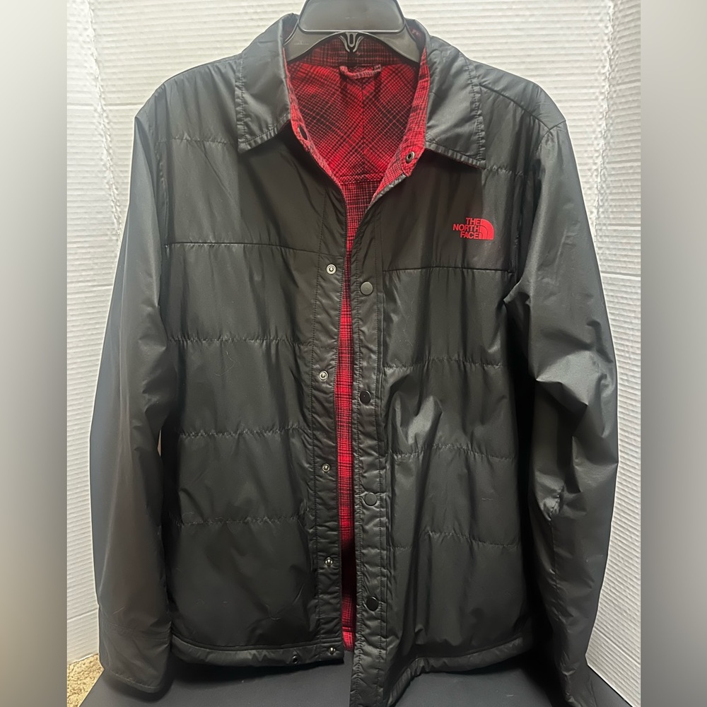 The North Face Men's Black and Red Reversible Puffer Jacket